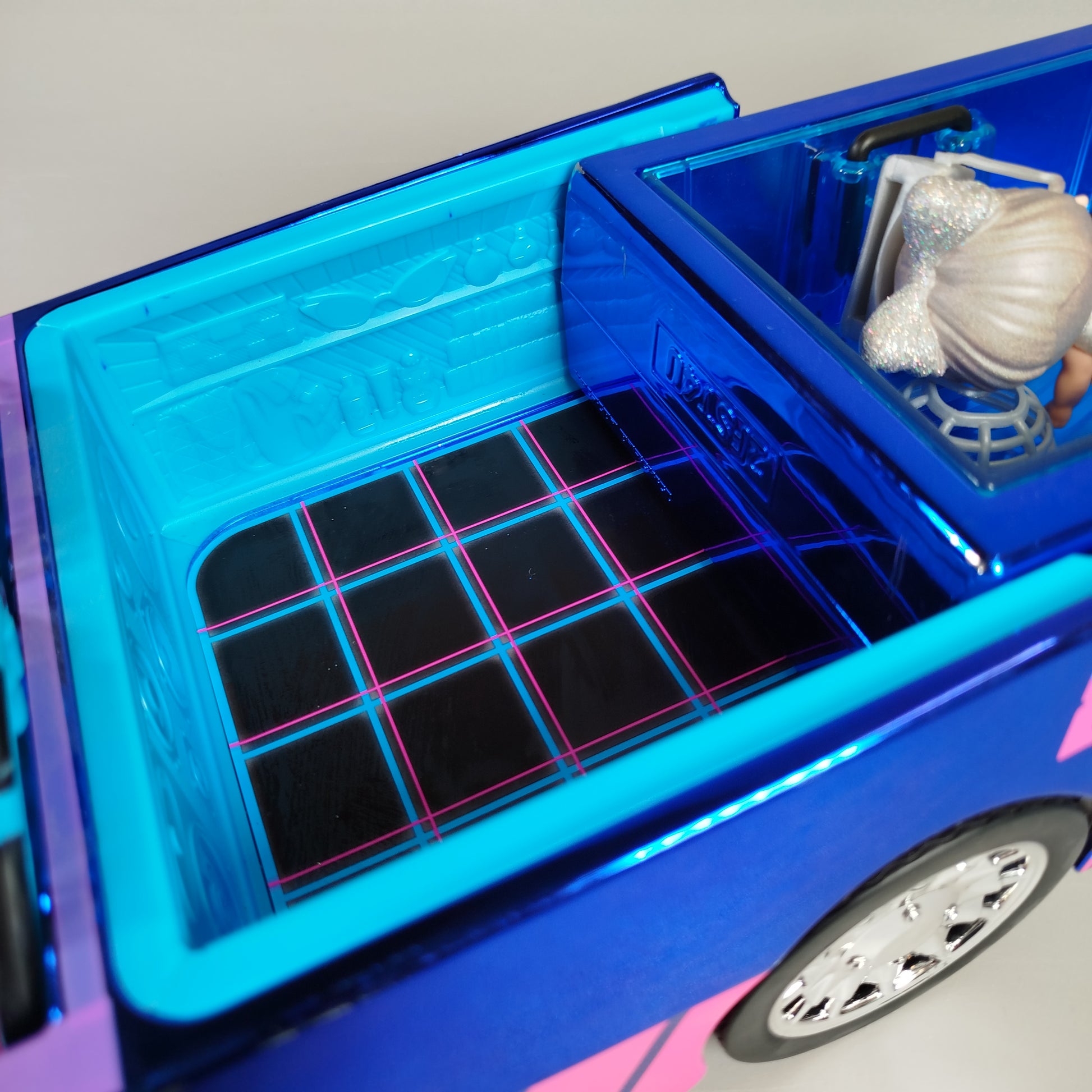 Spielzeugauto Retro-Futuristisch – mit Figur-BB