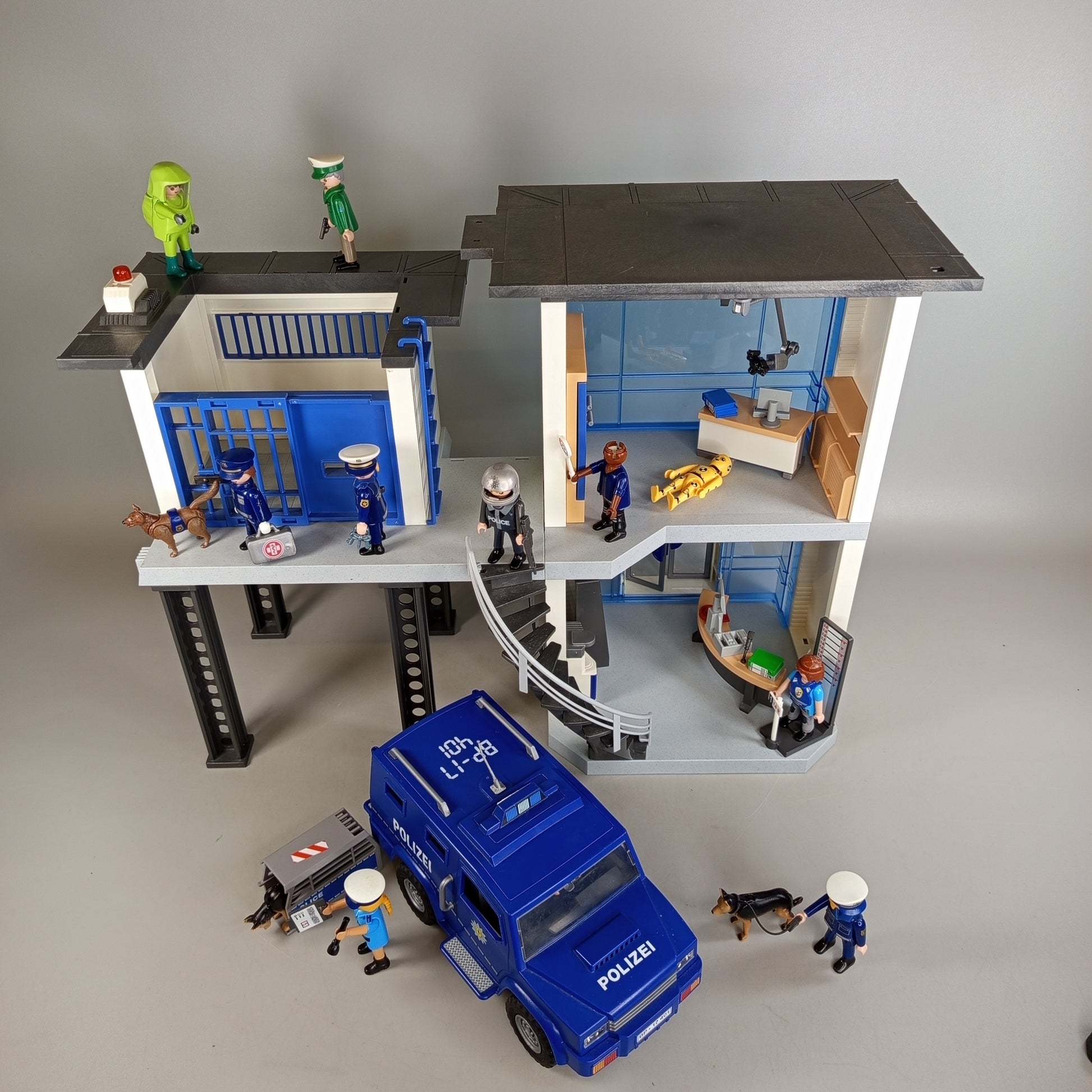 Playmobil Polizeistation mit Alarmanlage – Set von 15 Figuren & Zubehör