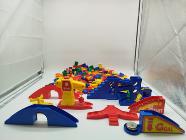 Domino Rally Konstruktionsspiel Set – mit Rampen, Brücken & Modulen