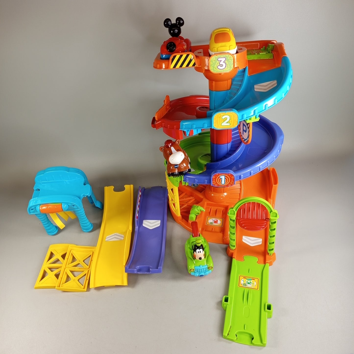 VTech Mickey Maus Parkhaus-Spielset mit 4 Fahrzeugen
