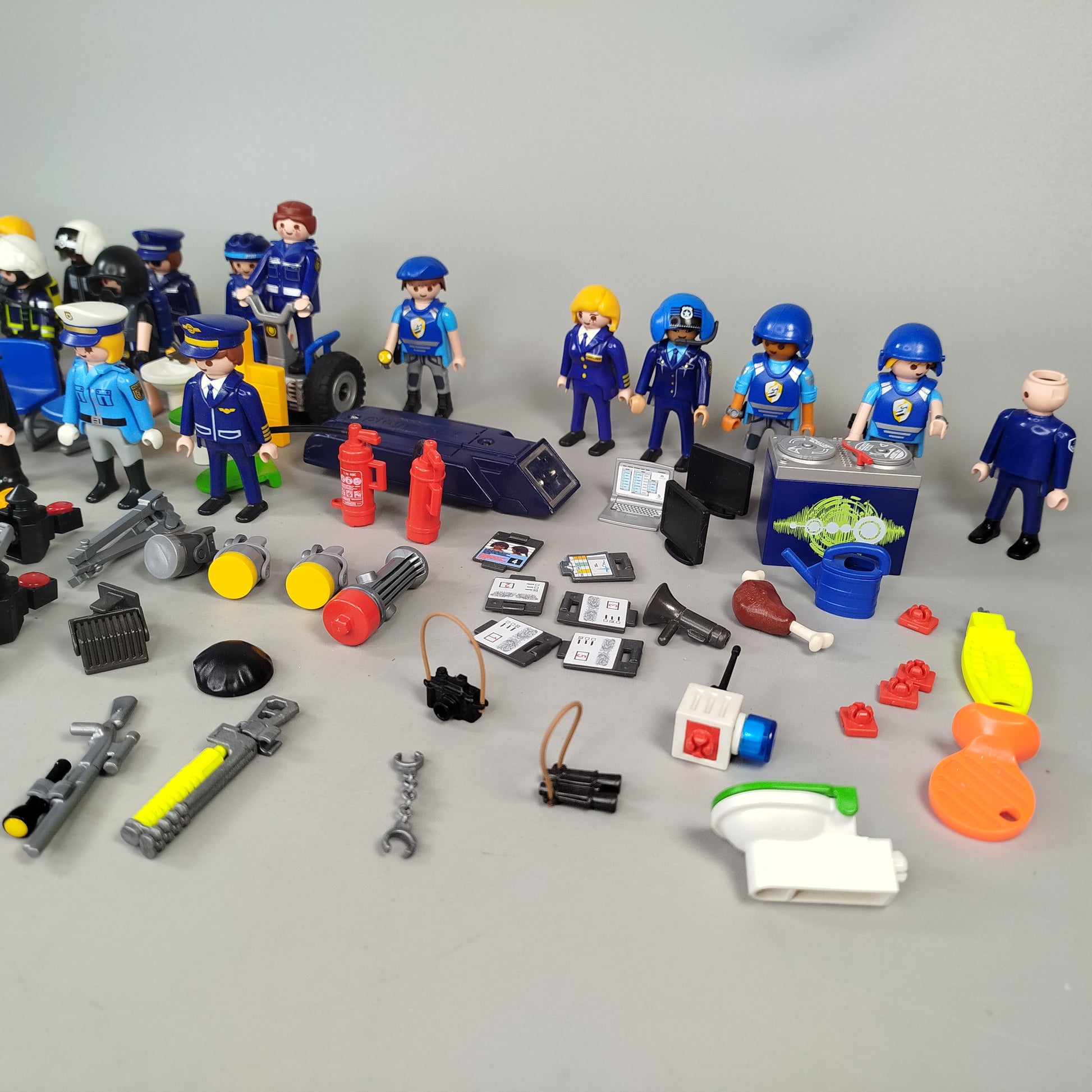 Playmobil Polizei Figuren, Zubehör & Teile einer Polizeistation, großes Set