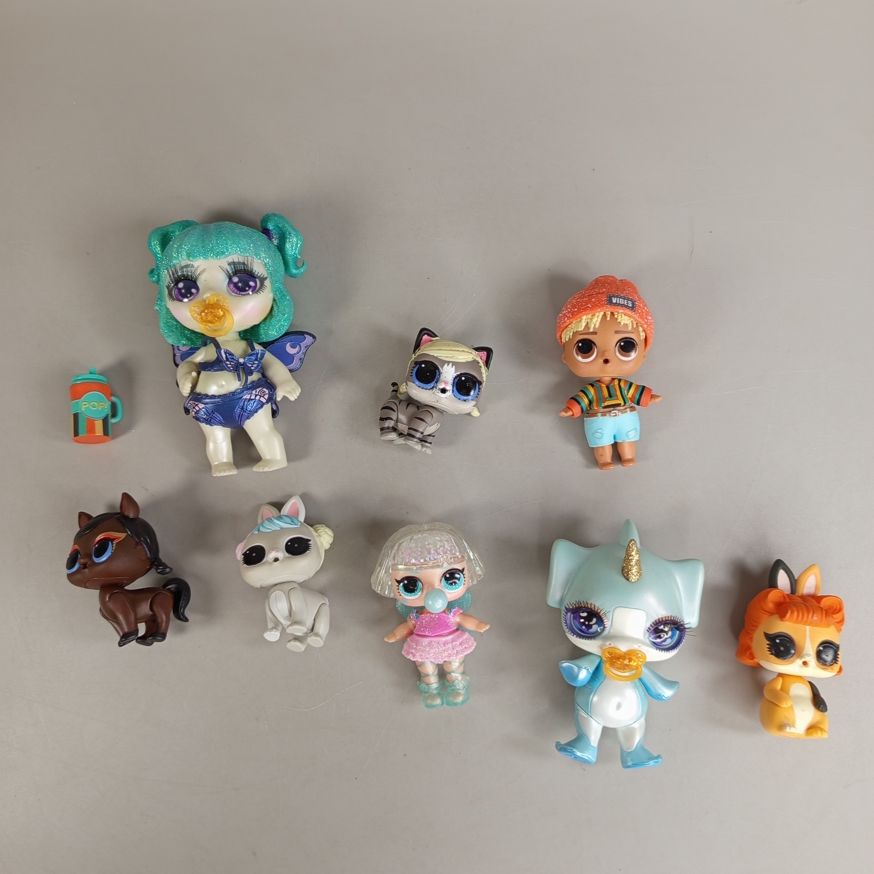 MGA Figuren-Set – 8 Sammelfiguren mit Zubehör