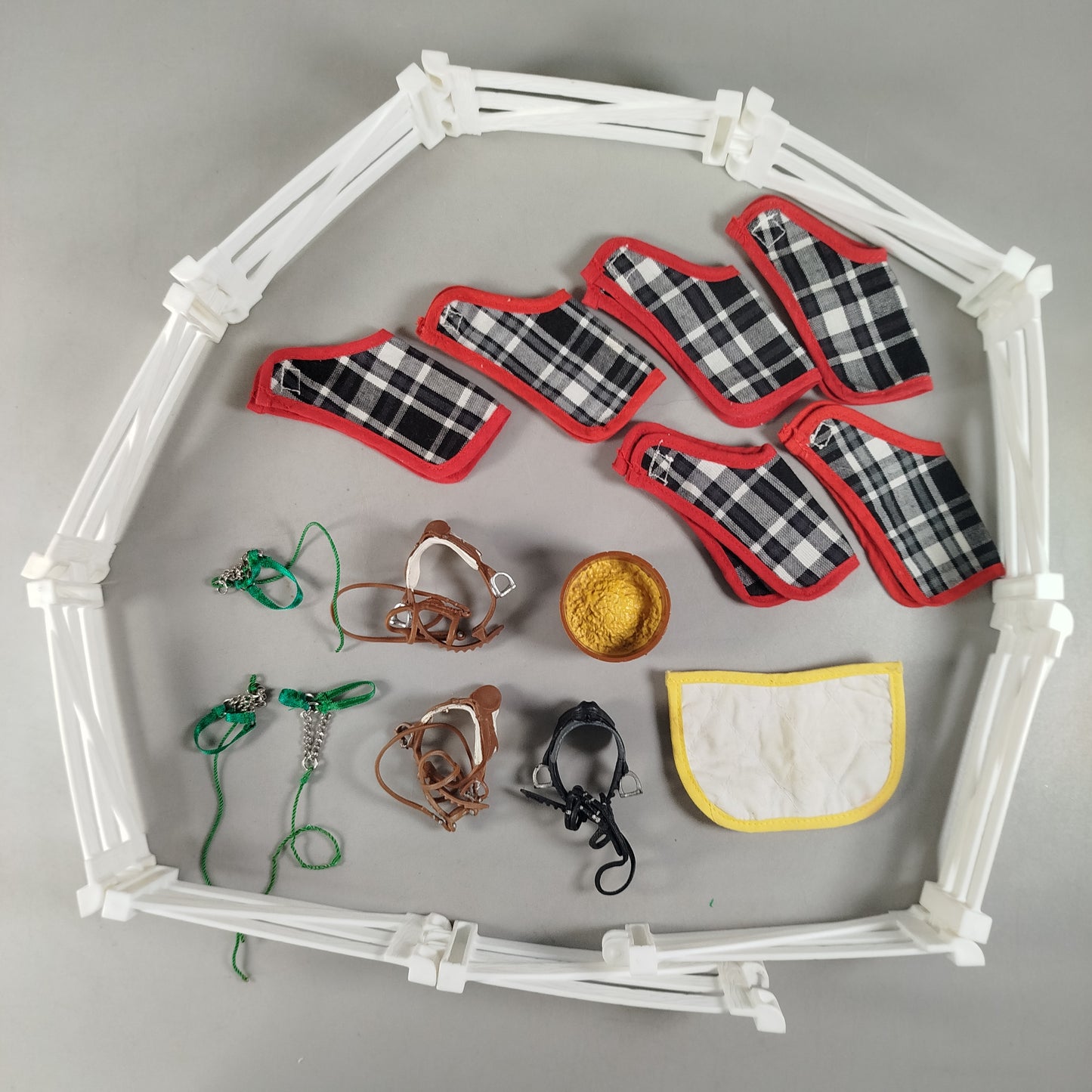 Schleich Bundle Reiterhof Set von 9 Figuren & Zubehör