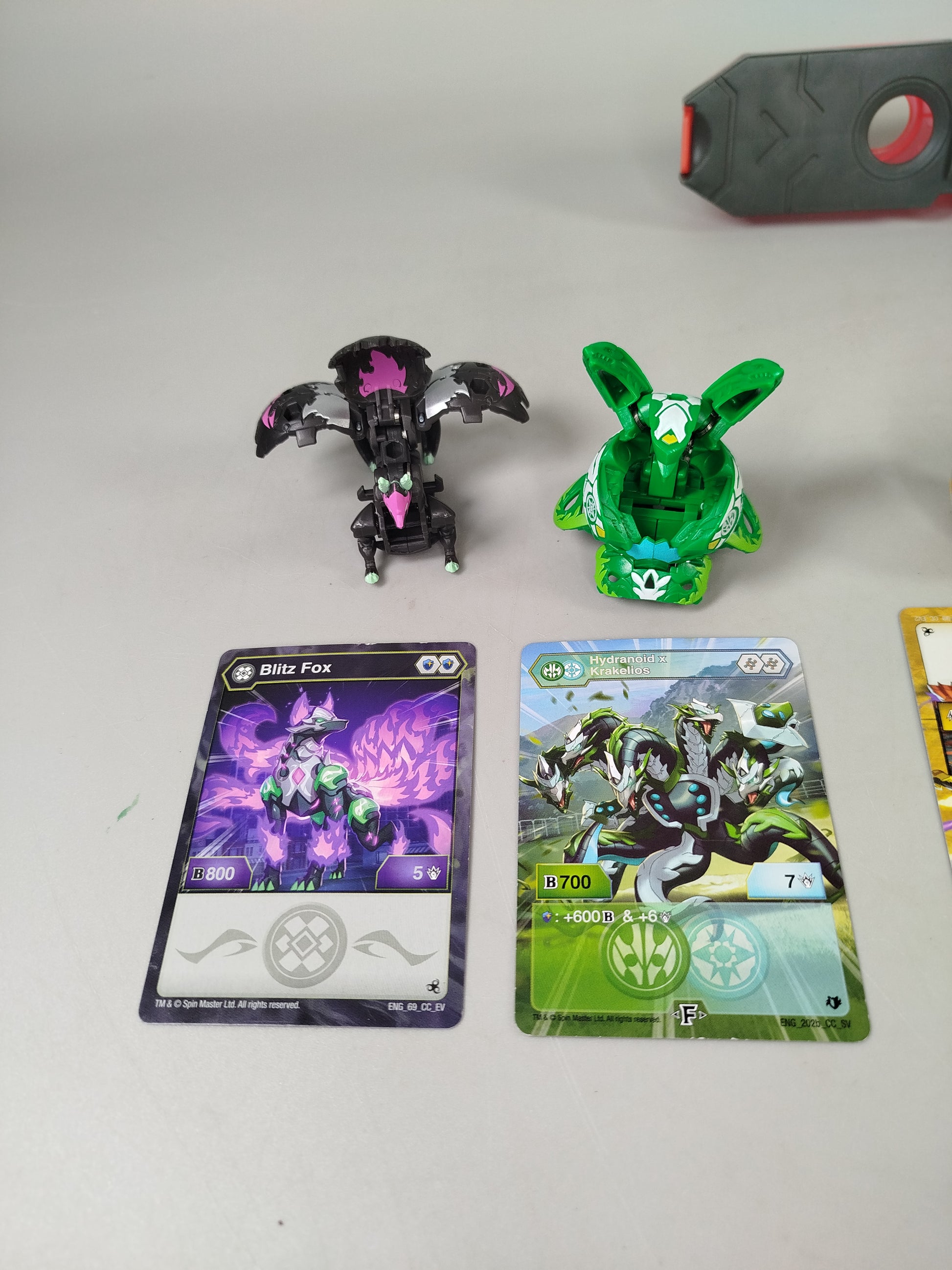 Bakugan Spielset - 6 Figuren mit Karten und Baku-Clip