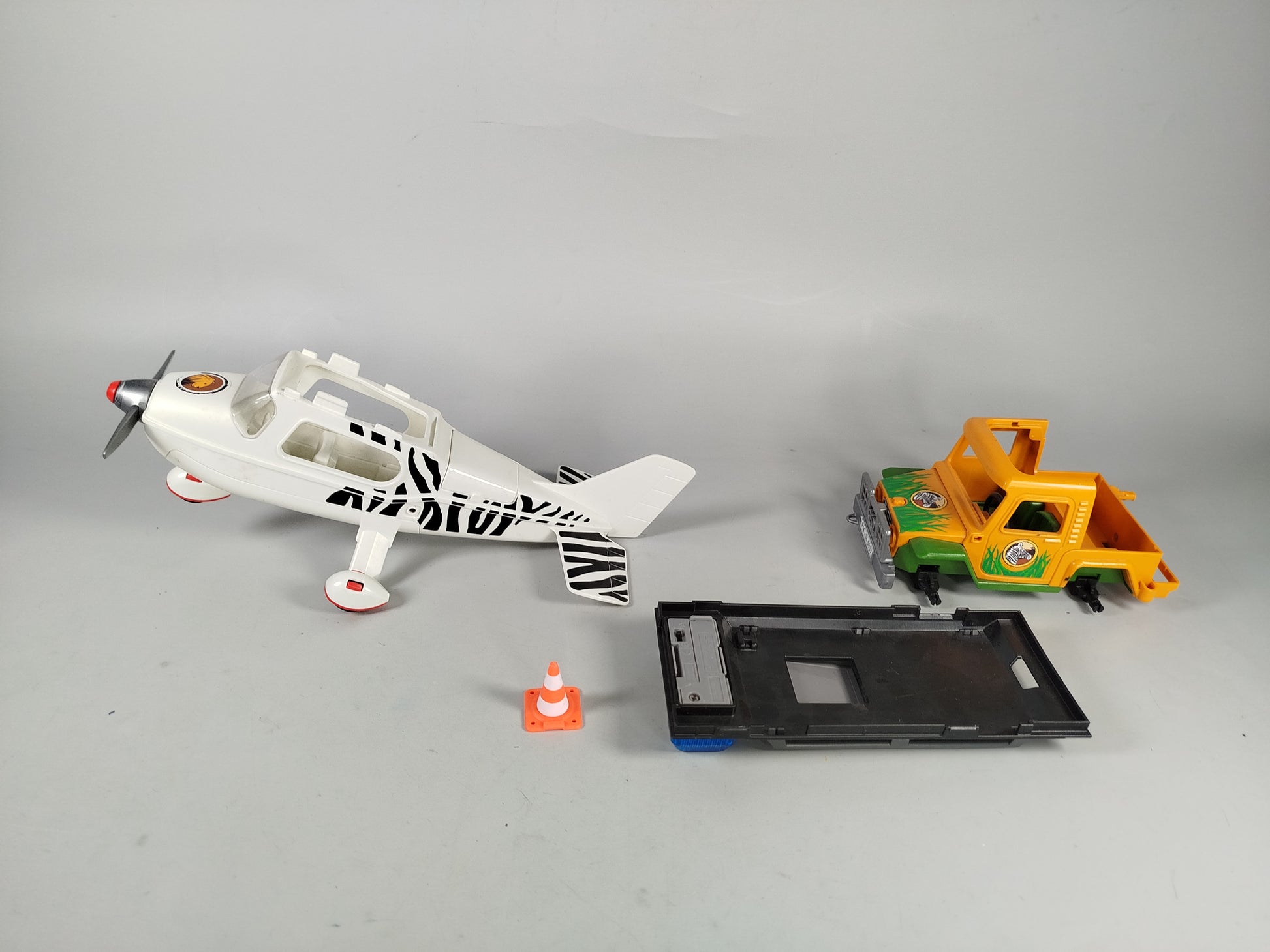 PLAYMOBIL Playmobil Konvolut – Figuren, Fahrzeuge & Gebäude (2,4 kg)