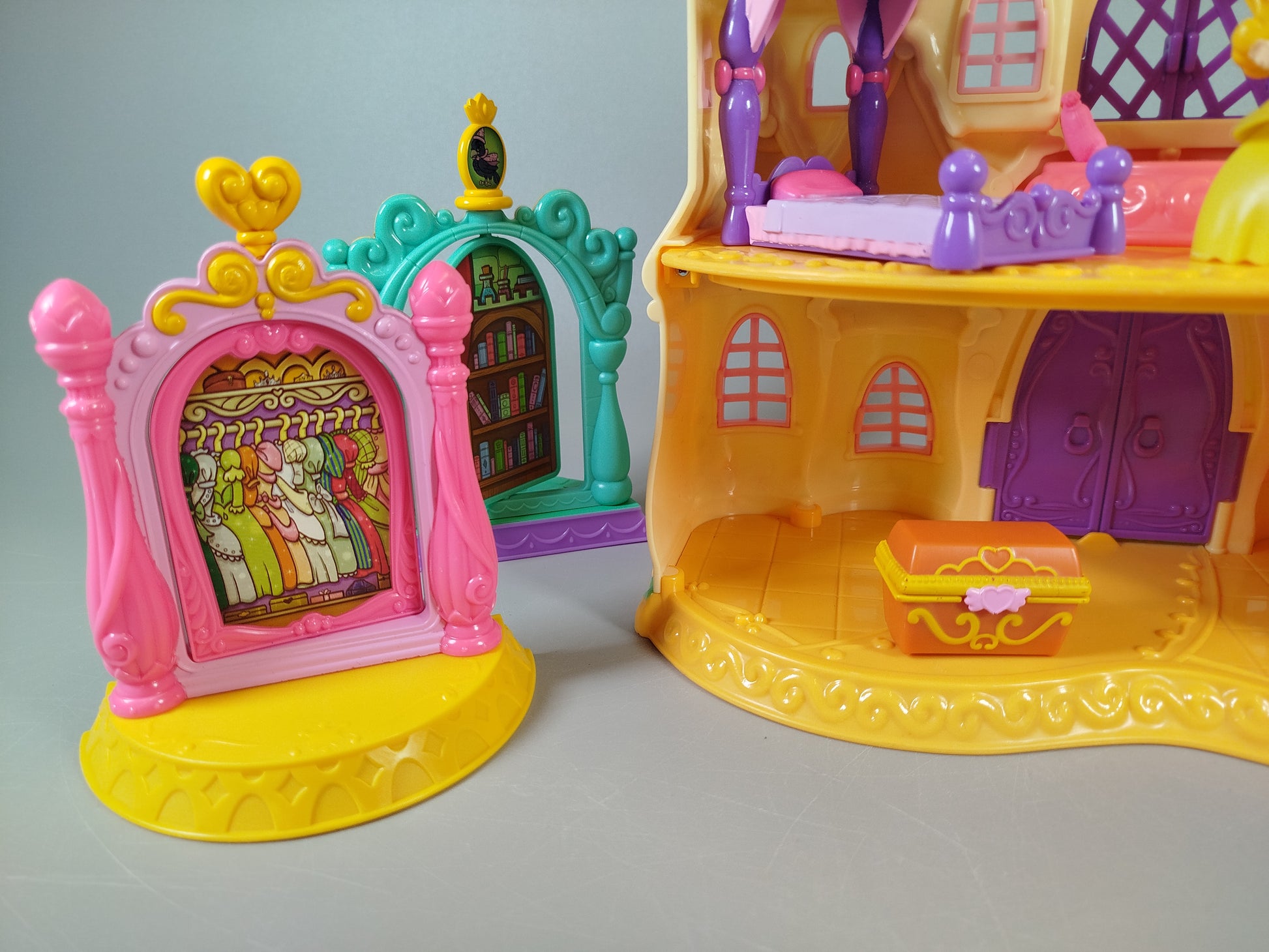 Disney Schloss - Sofia die Erste Set mit Möbel & Figur Amber