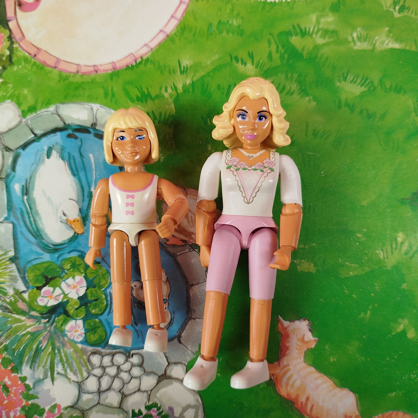 Bundle Puppenhaus mit Möbeln & Figuren Set von 1 Spielset