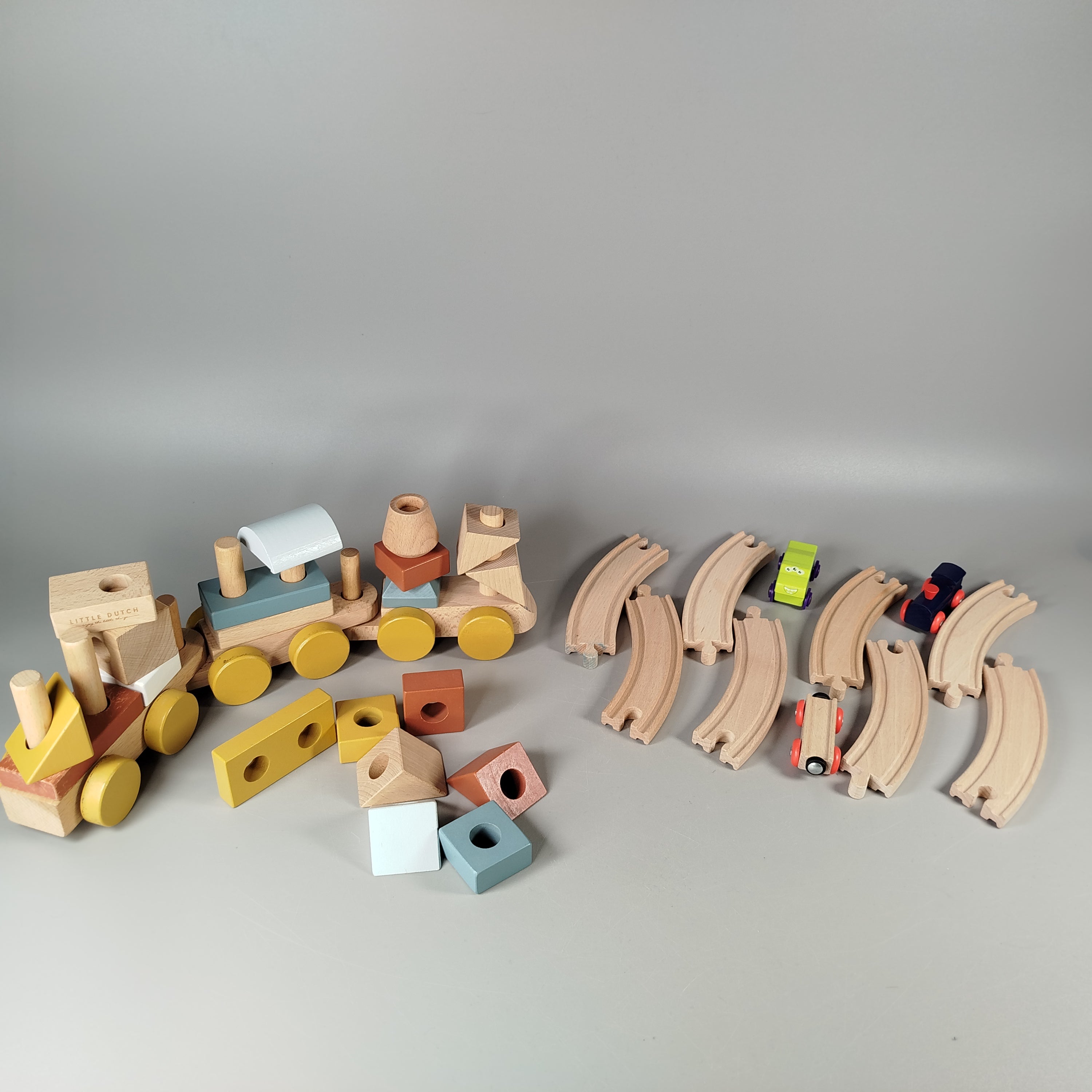 LITTLE DUTCH & Eichorn Holzspielzeug Set - Bunter Zug & Autos, mit Gleisen