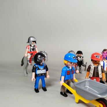Playmobil Figuren & Tiere Set von 18 – Bauarbeiter, Ritter, Polizei, Pferde