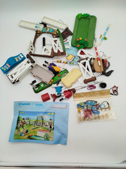 PLAYMOBIL Playmobil Country – 2 Figuren, 1 Pferd und Hindernisse