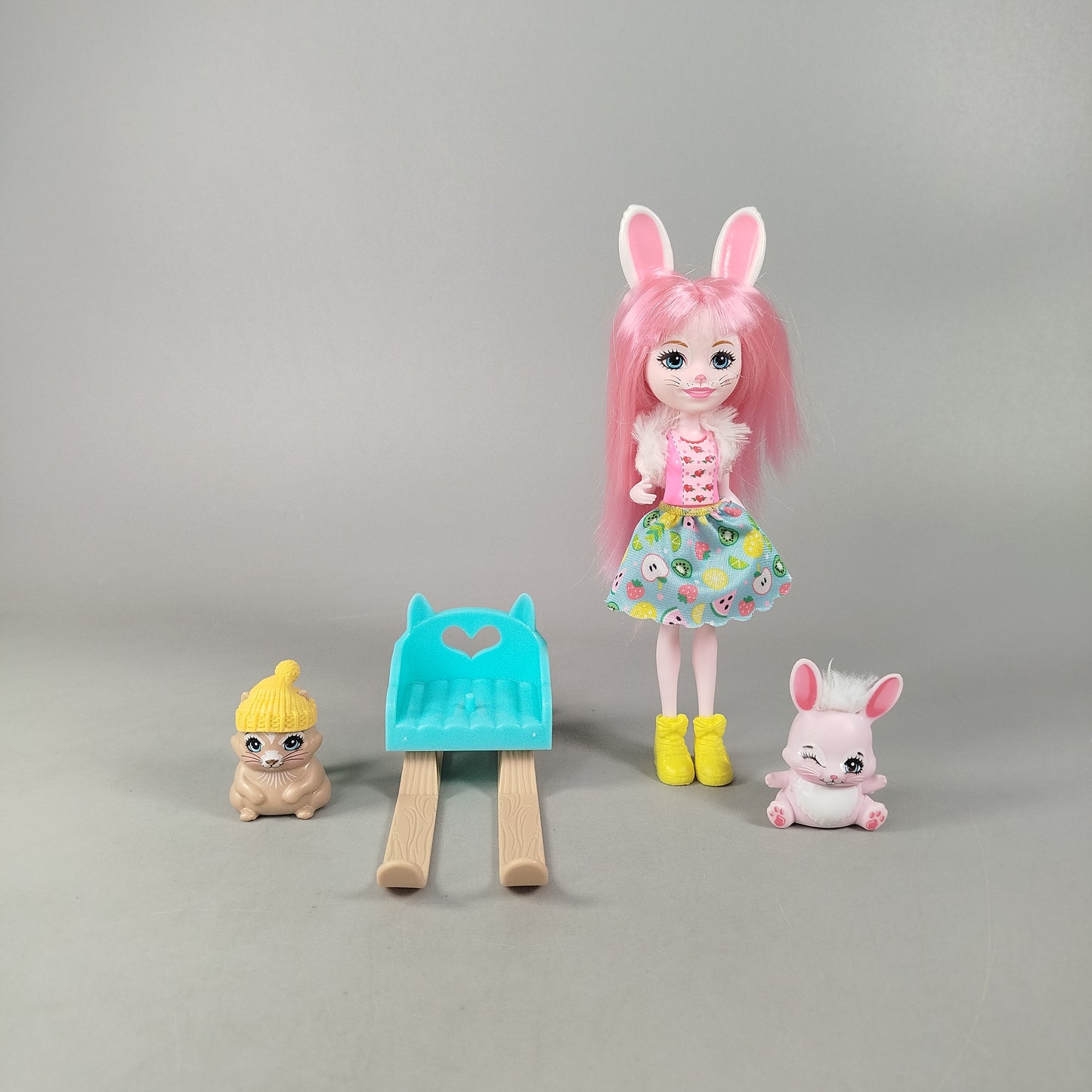 Mattel Bundle Puppe, Tierfiguren & Schlitten