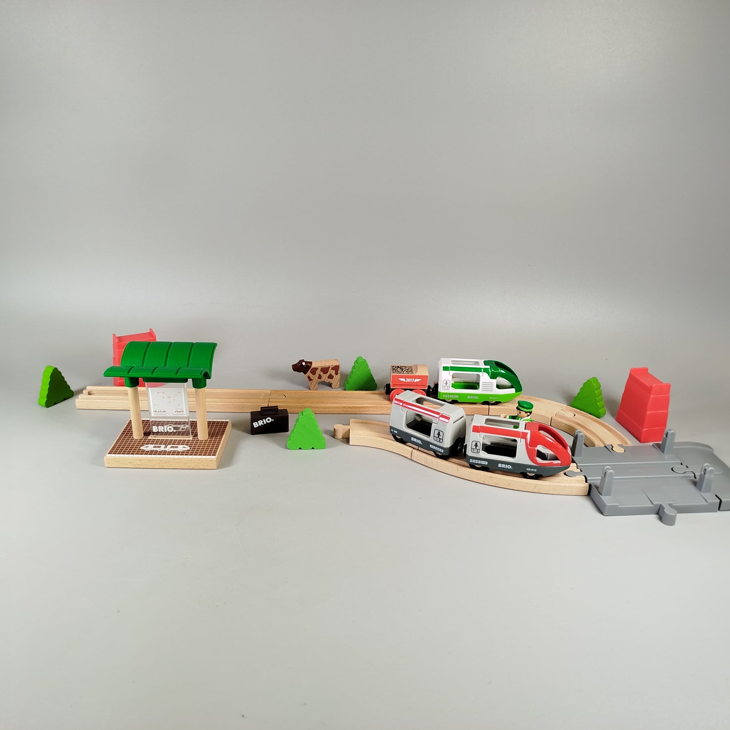 BRIO Holzeisenbahn Set – Züge, Schienen, Figuren & Zubehör