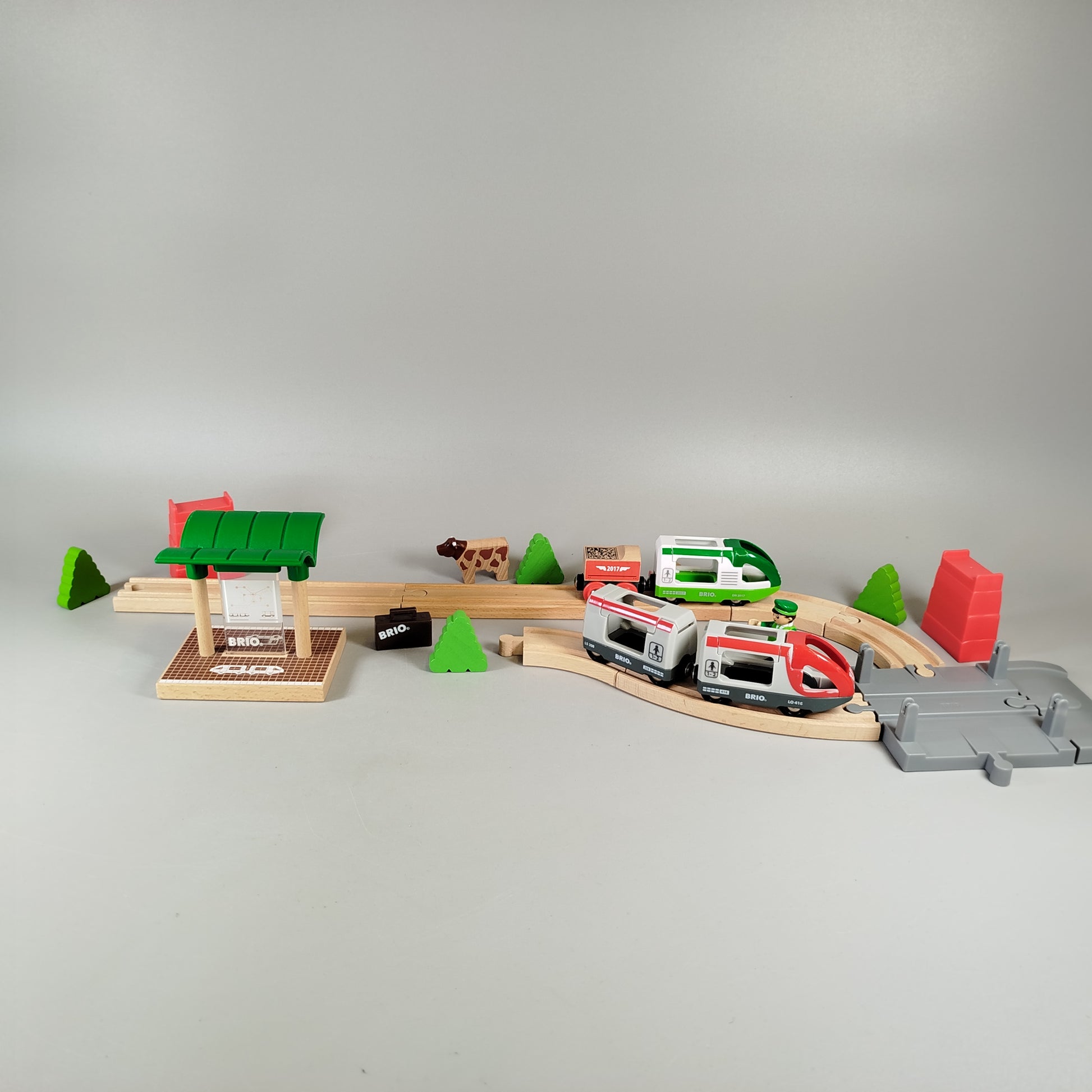 BRIO Holzeisenbahn Set – Züge, Schienen, Figuren & Zubehör