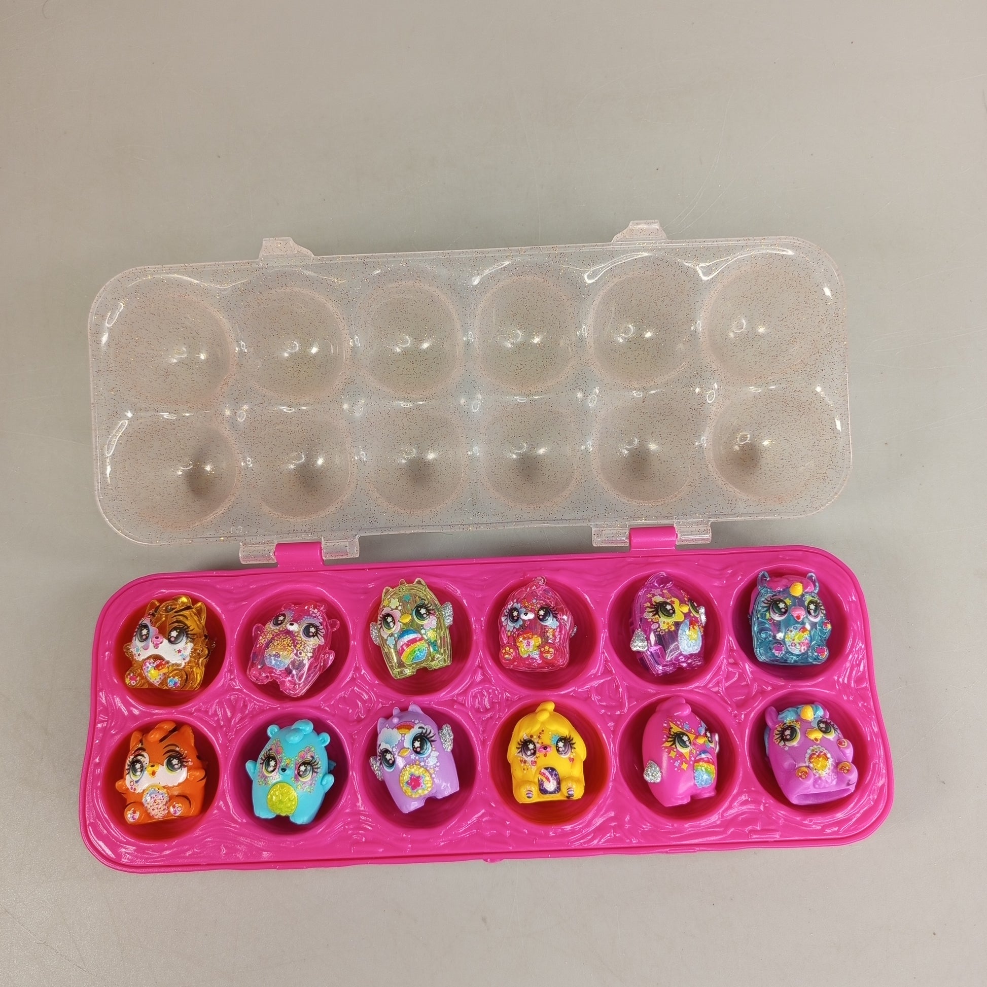 Hatchimals Figuren-Set – 12 Sammelfiguren im Ei-Display