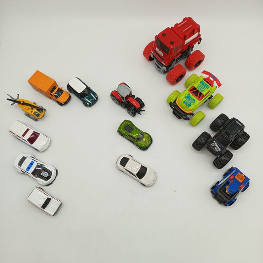 Spielzeugauto Set von 13 Fahrzeugen – Autos, Trucks & Einsatzwagen