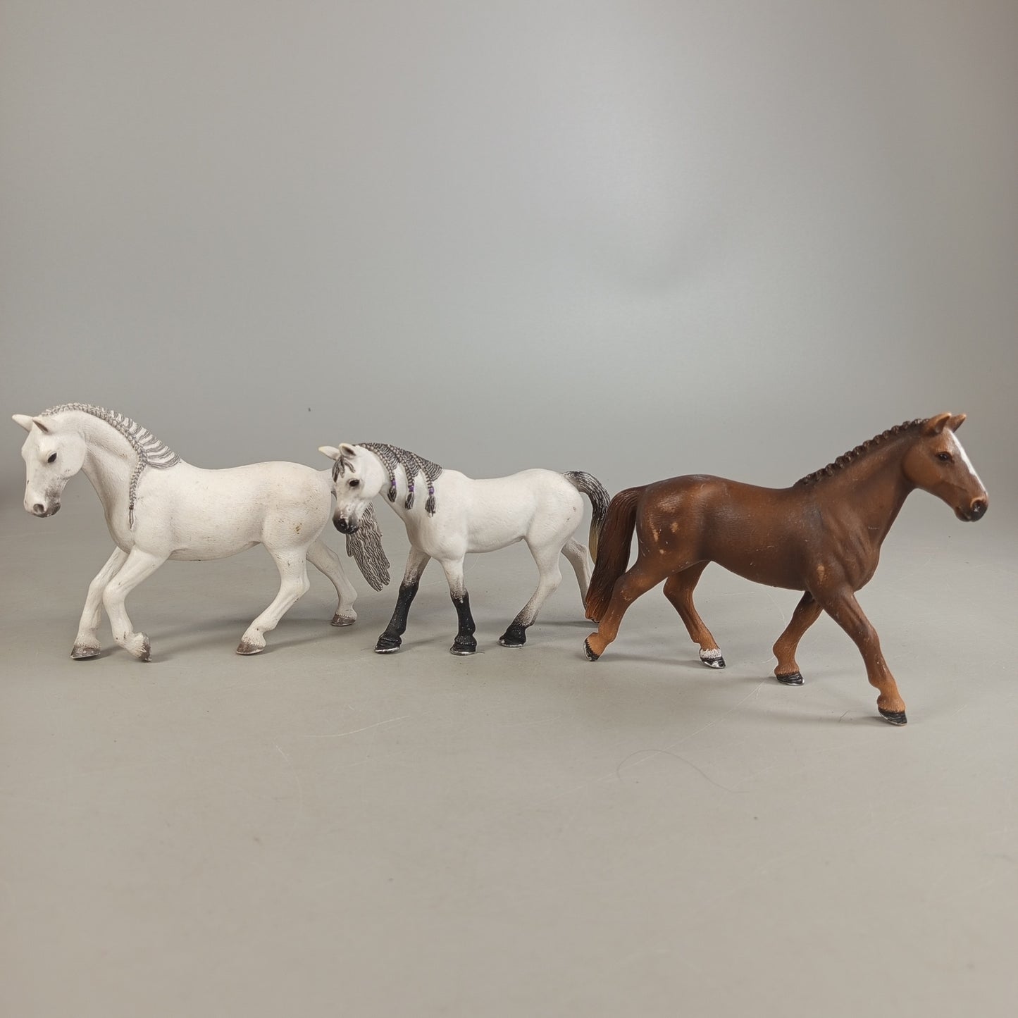 Pferdefiguren Set von 16 Tieren – realistische Spielfiguren