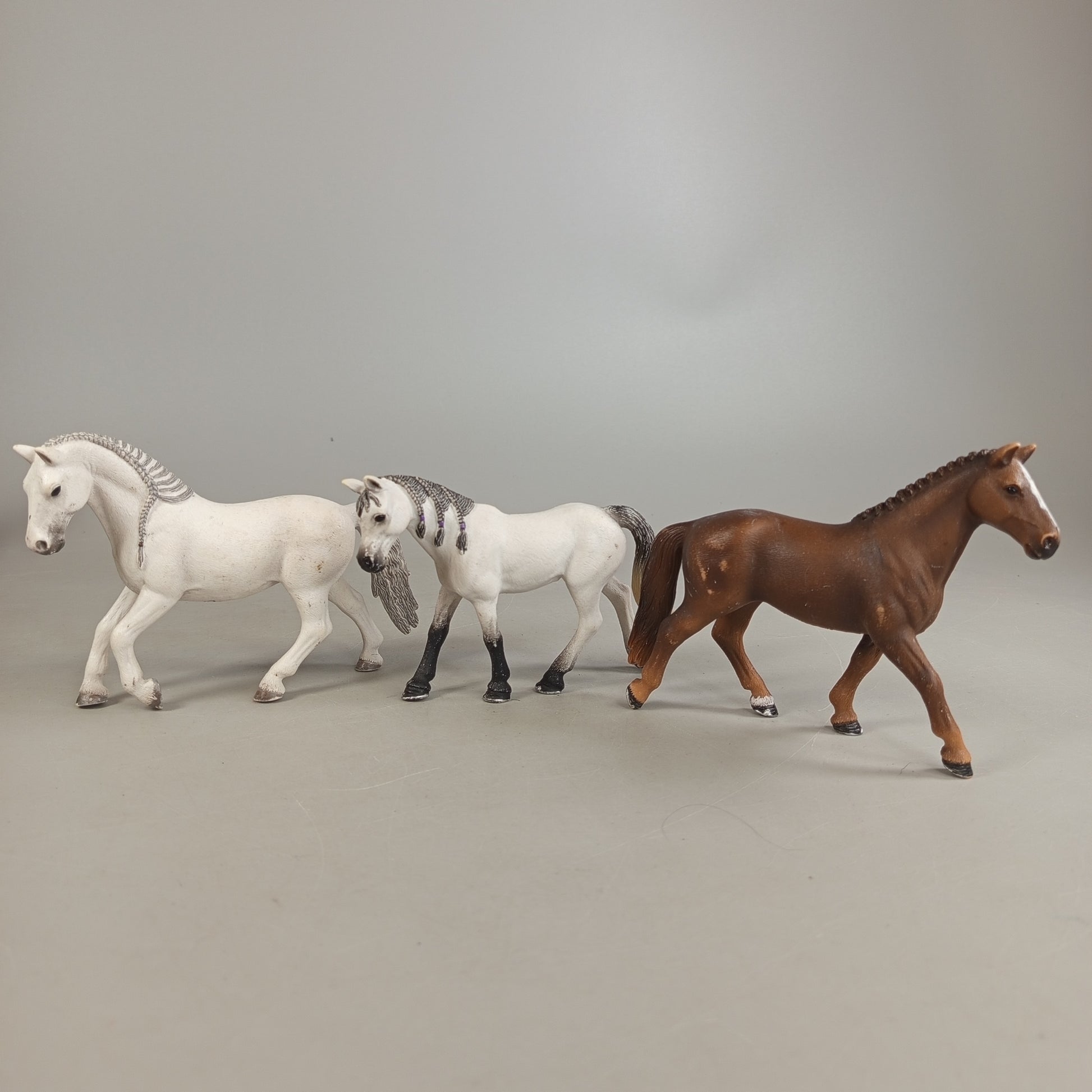 Pferdefiguren Set von 16 Tieren – realistische Spielfiguren