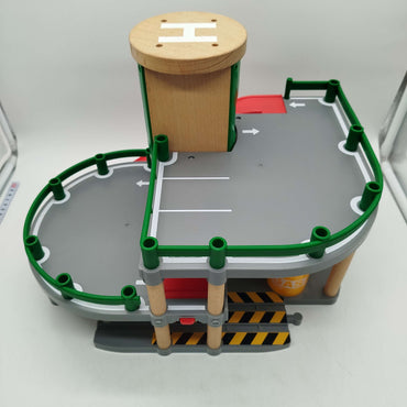Brio Parkhaus mit Helikopterplattform