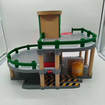 Brio Parkhaus mit Helikopterplattform