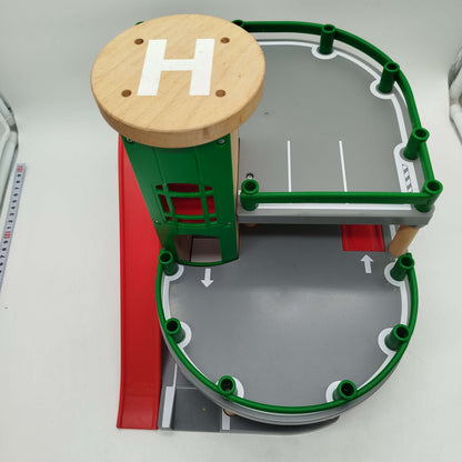 Brio Parkhaus mit Helikopterplattform