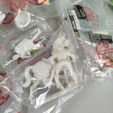 Elastolin Figuren Konvolut ca. 50 Miniaturen – Ritter, Pferde & Zubehör