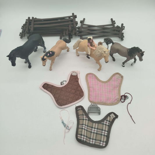 Schleich Bundle Pferde & Reiterin mit Zaunelementen