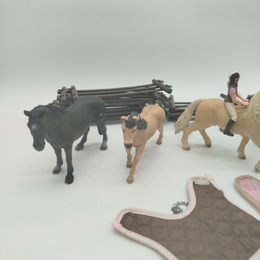 Schleich Bundle Pferde & Reiterin mit Zaunelementen