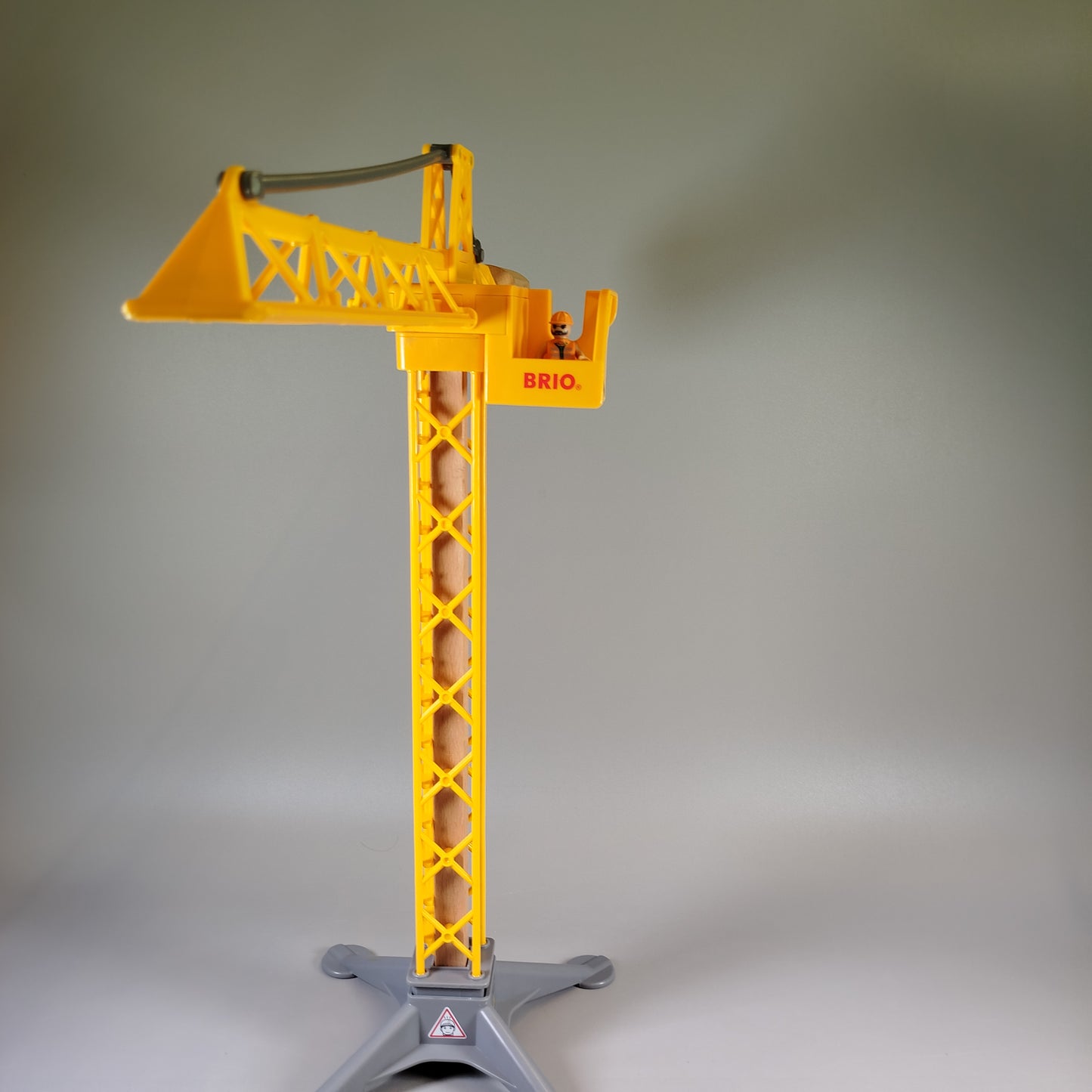 BRIO Baukran mit Bauarbeiterfigur, Spielzeugkran Set