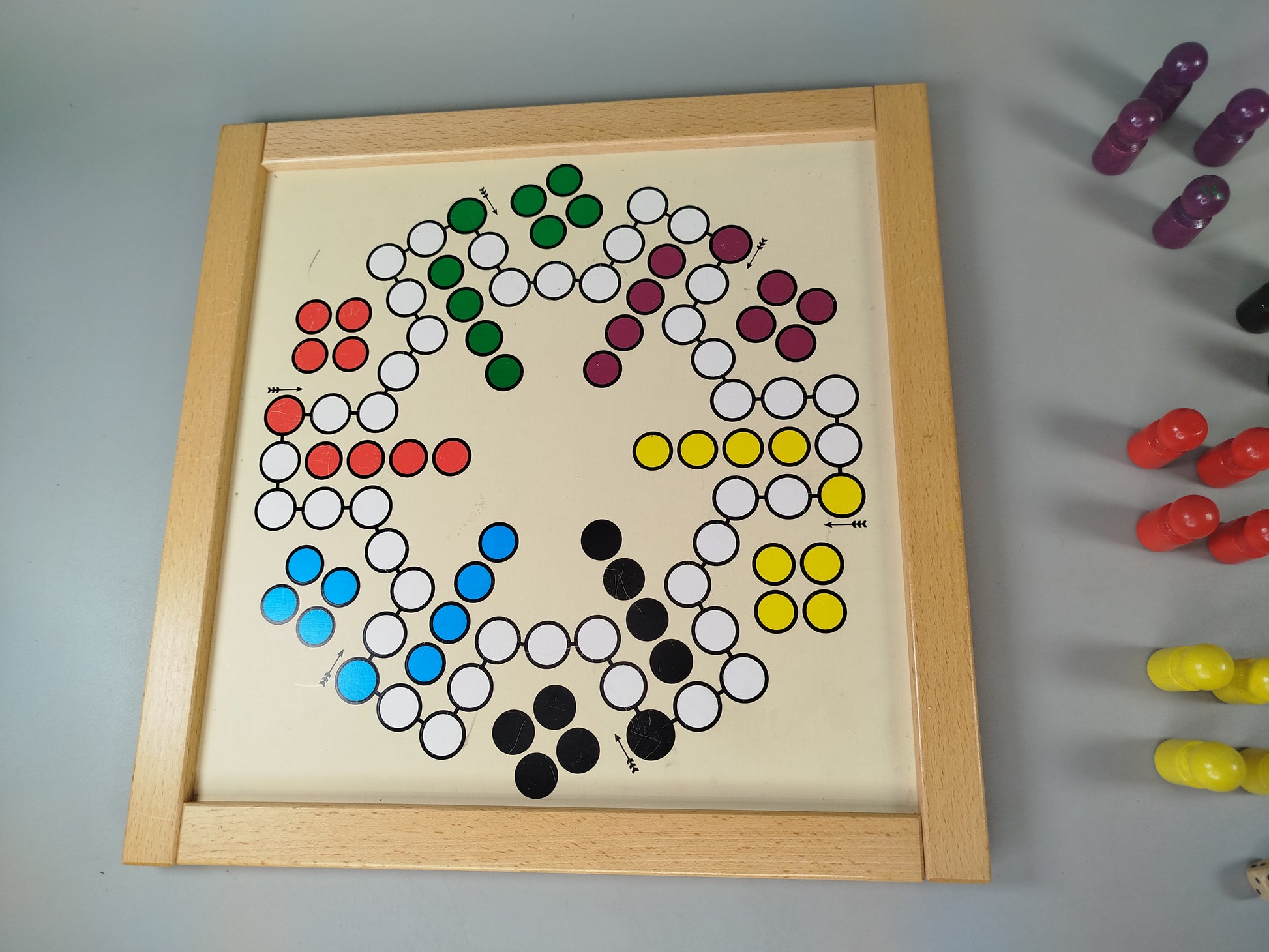 Magnetisches Ludo Brettspiel – Doppelbrett für 2–6 Spieler mit Figuren & Würfeln