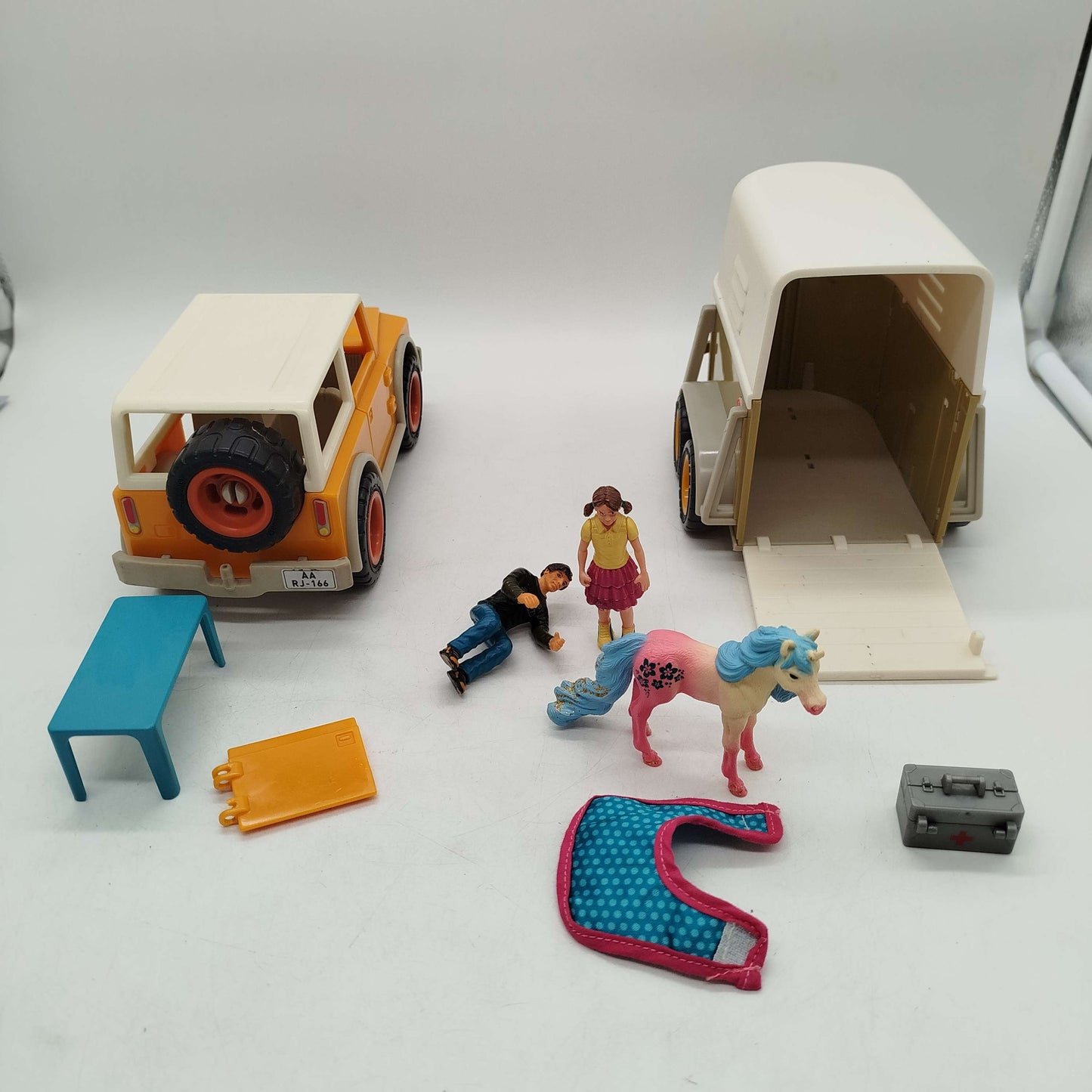 Simba Toys Geländewagen & Pferdeanhänger gebraucht, ab 3 4 5 Jahre | ✅ geprüft 