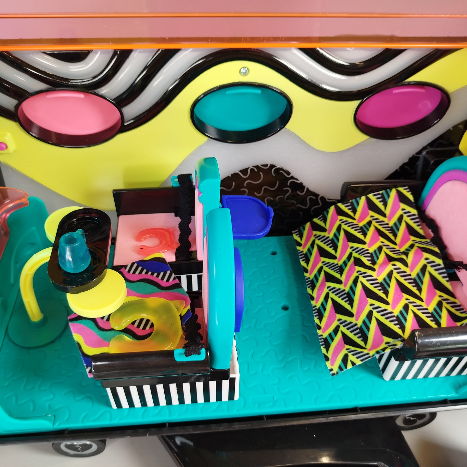 L.O.L. Surprise! OMG Remix 4-in-1 Flugzeug-Spielset, OVP