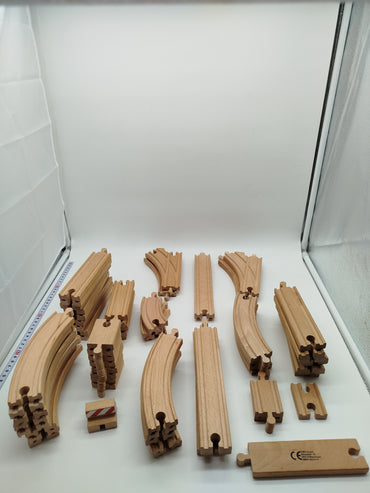 BRIO Holzspielzeug-Set – Bahnschienen und Züge