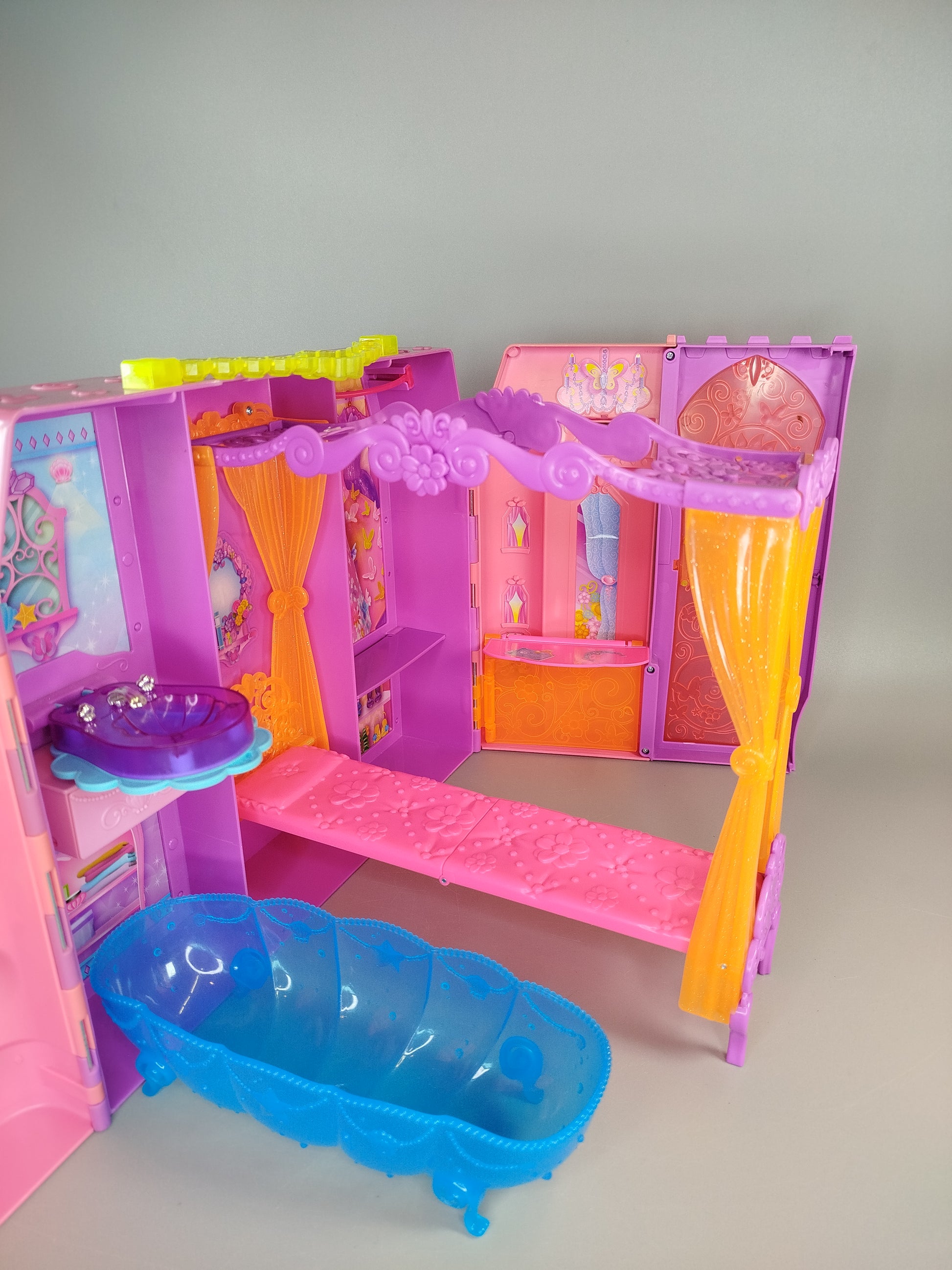 Barbie Königsschloss Spielset – Prinzessinnenburg mit Baldachin