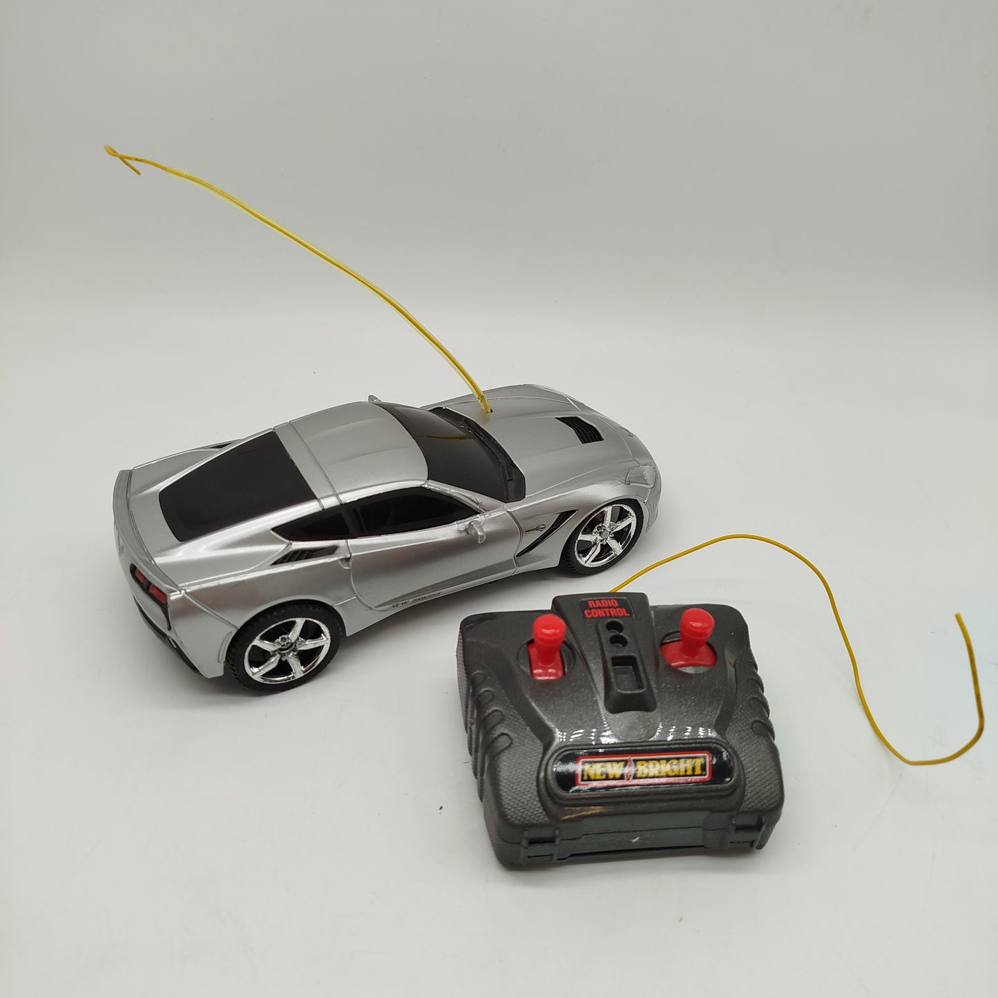 New Bright RC Auto – Silberner Sportwagen mit Fernbedienung, gut