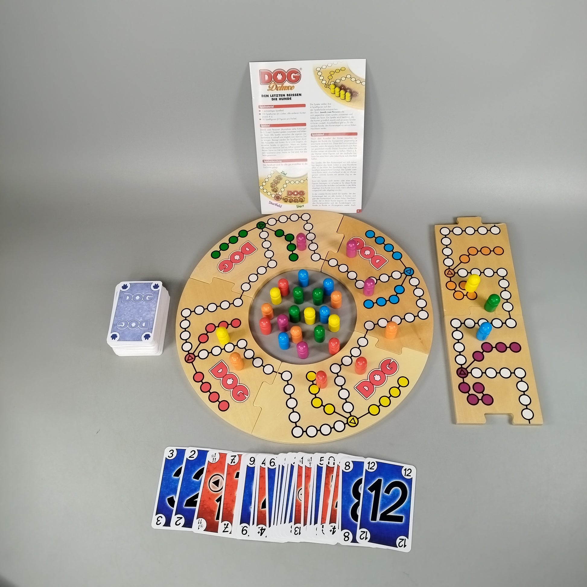 Schmidt Spiele DOG Deluxe – Brettspiel mit Karten & Holzfiguren, OVP