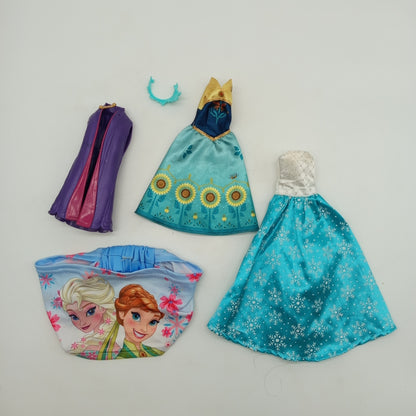 Puppen-Set mit Kleidung & Krone – Set von 2 Puppen & 6 Outfits