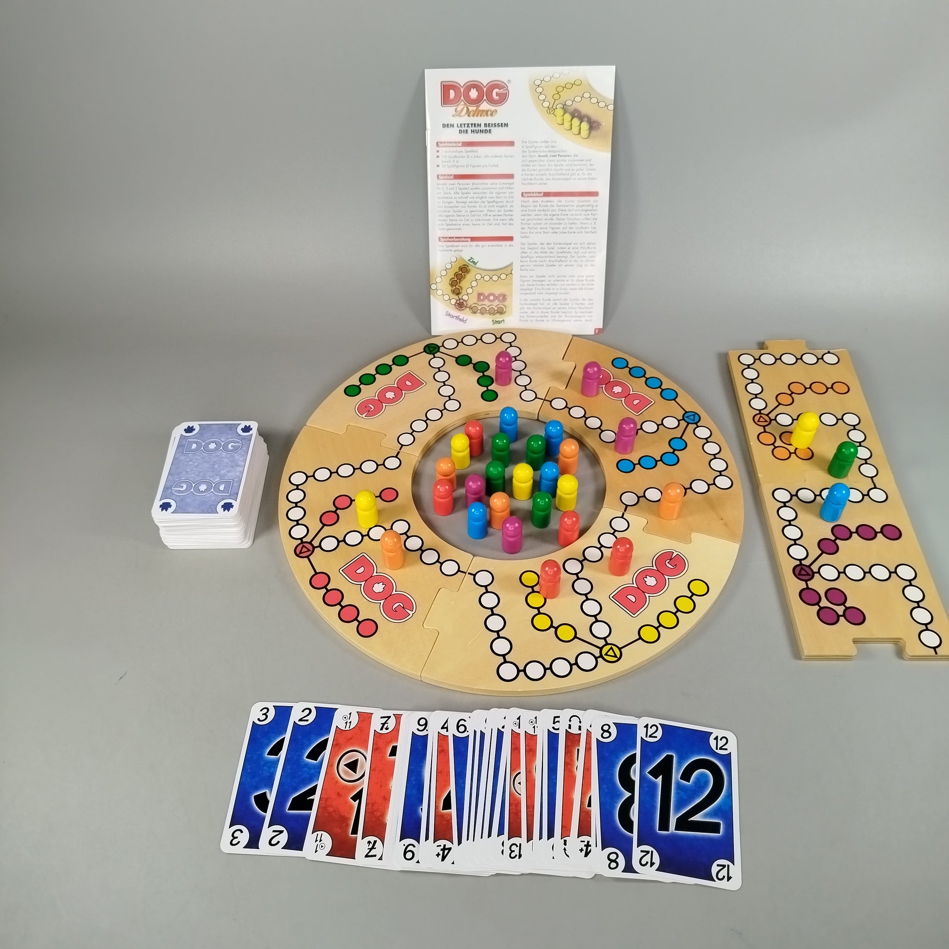 Schmidt Spiele DOG Deluxe – Brettspiel mit Karten & Holzfiguren, OVP