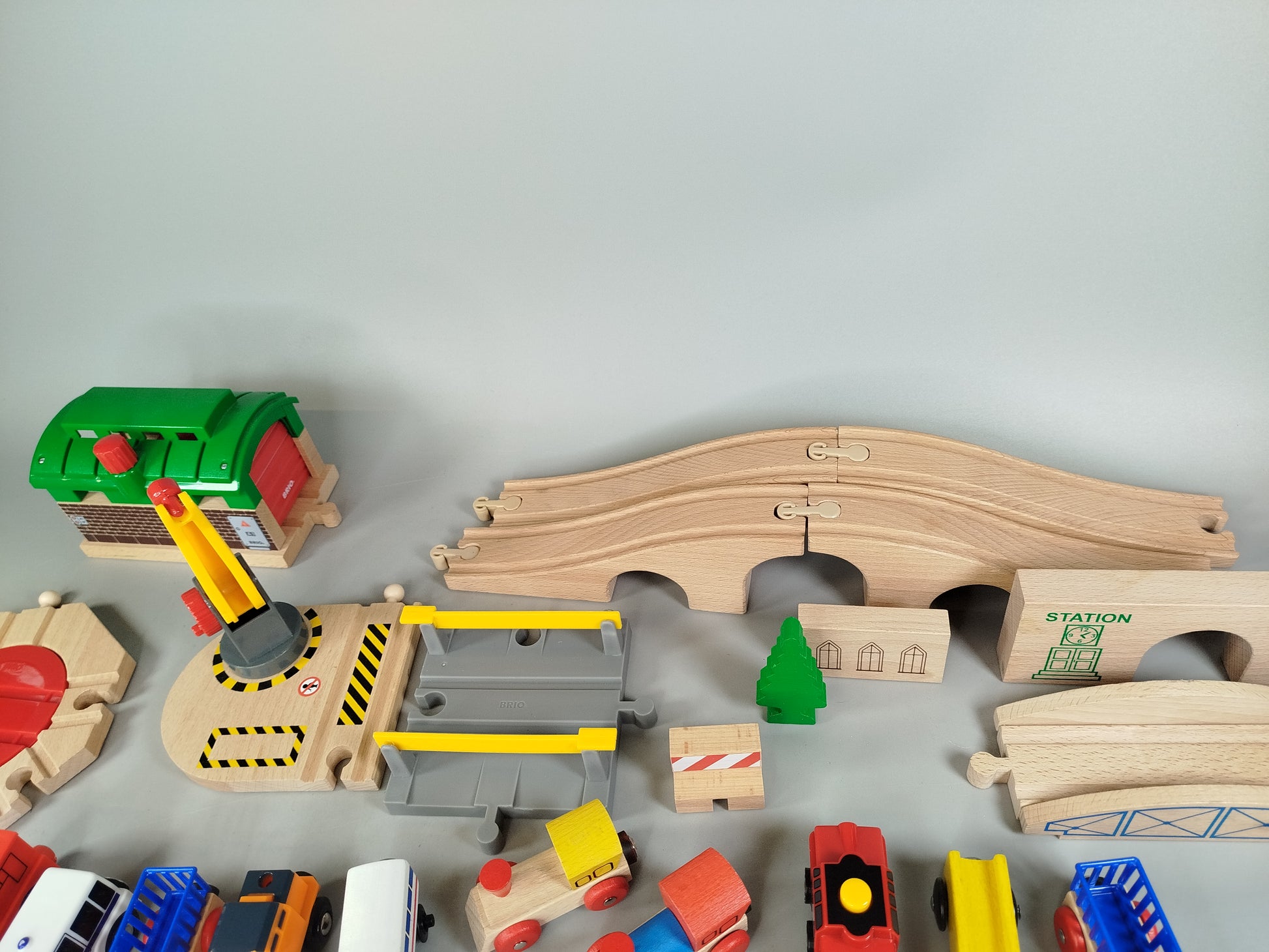 Holzeisenbahn Set – Züge, Schienen & Zubehör