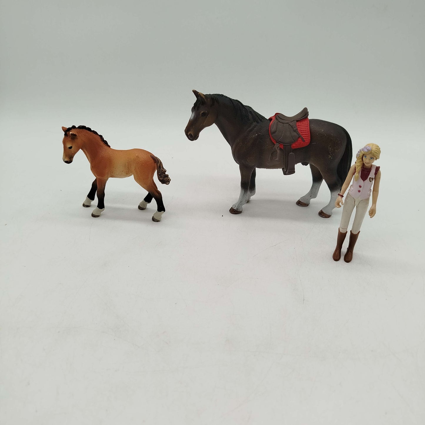 Schleich Bundle Pferde & Reiterin Set von 6 Pferdefiguren