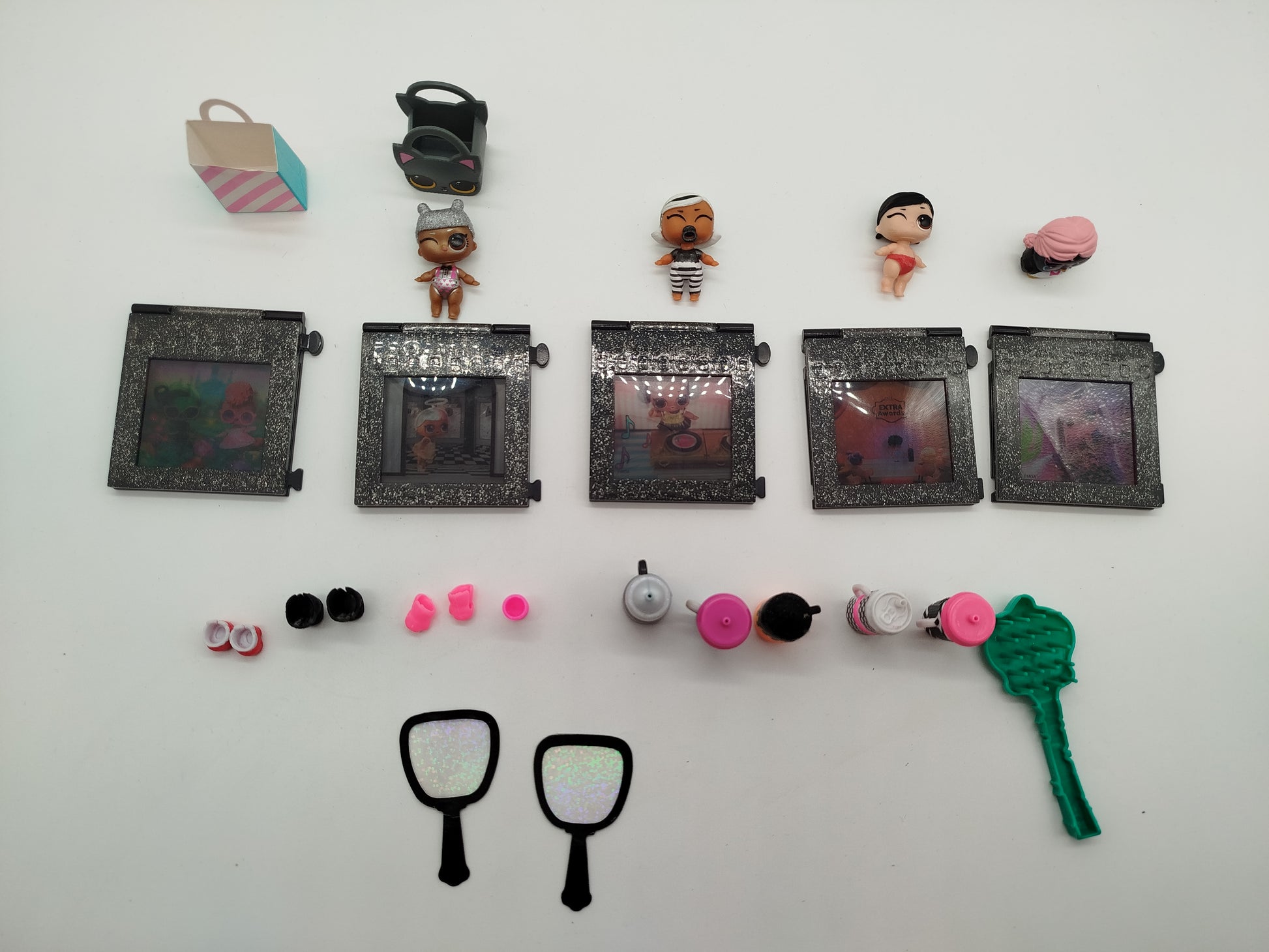 11 L.O.L. Surprise Puppen mit Accessoires