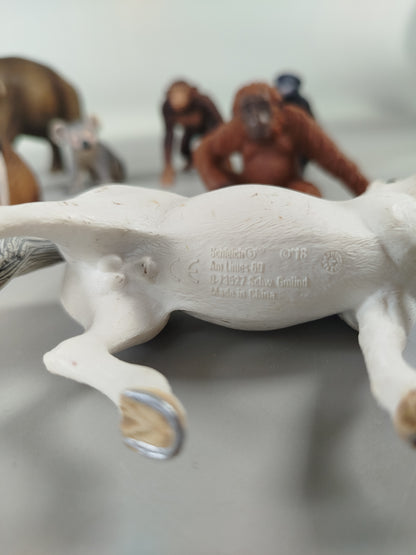 Schleich Tierfiguren Set von 15 Tieren – Pferde, Hunde, Elefanten, Löwen