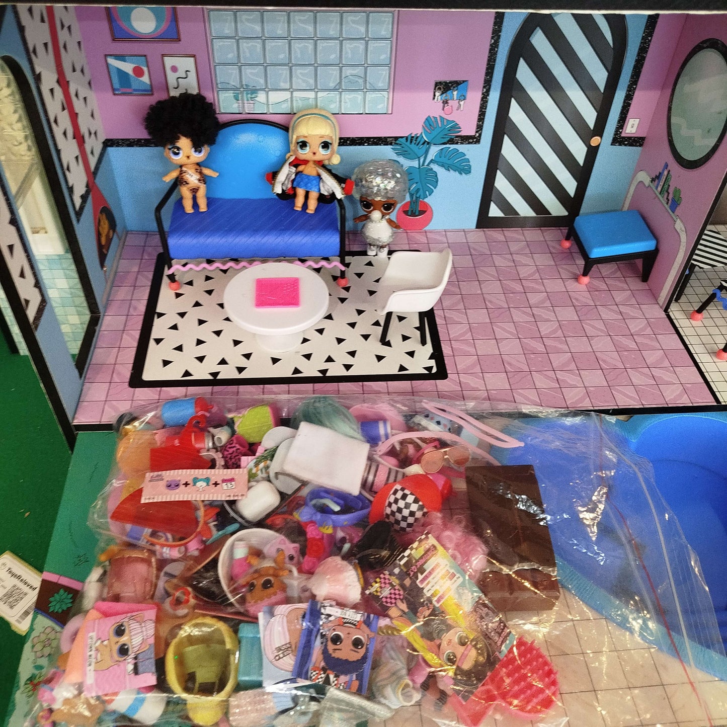 L.O.L. Surprise! Bundle Puppenhaus mit 15+ Puppen & Möbel