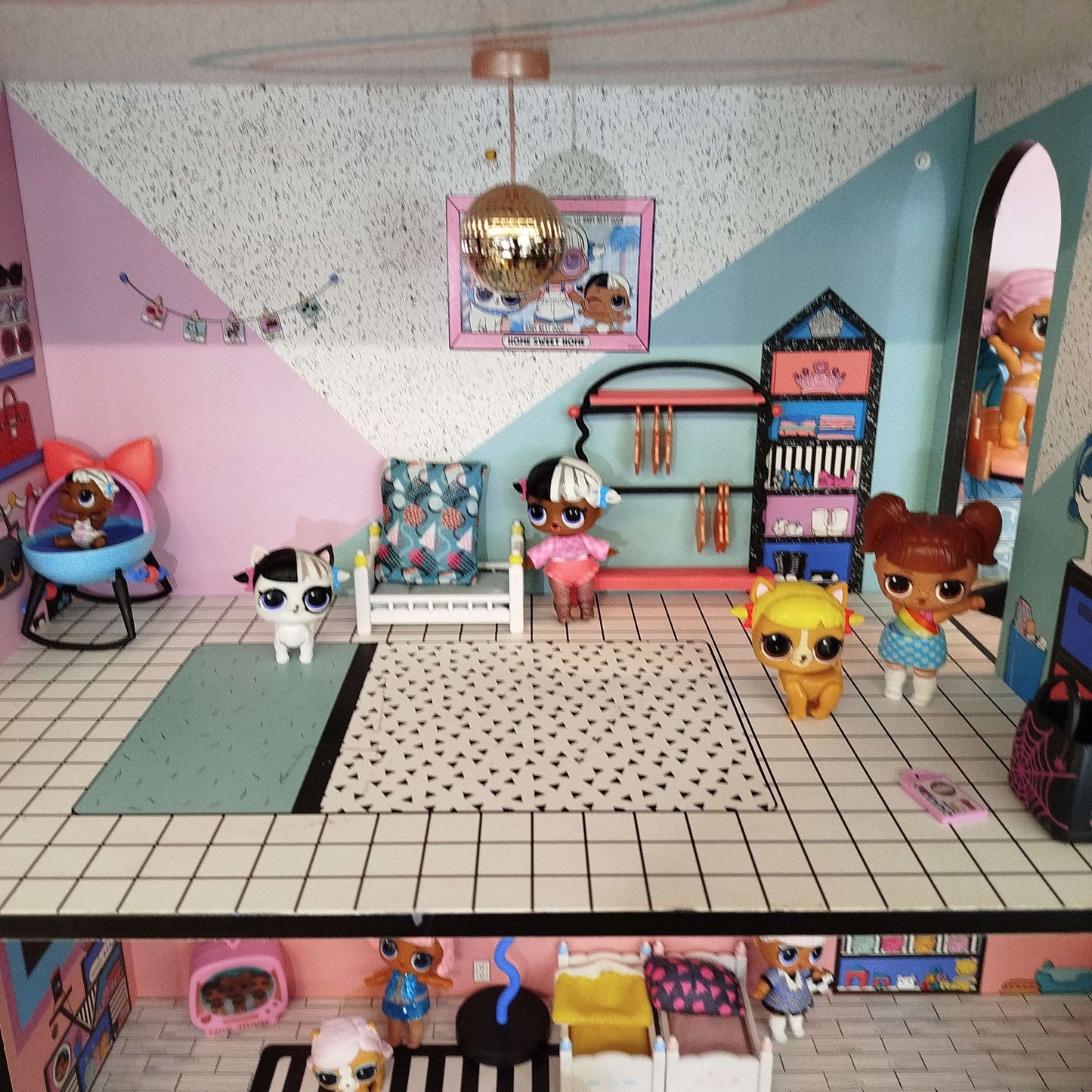 L.O.L. Surprise! Bundle Puppenhaus mit 15+ Puppen & Möbel