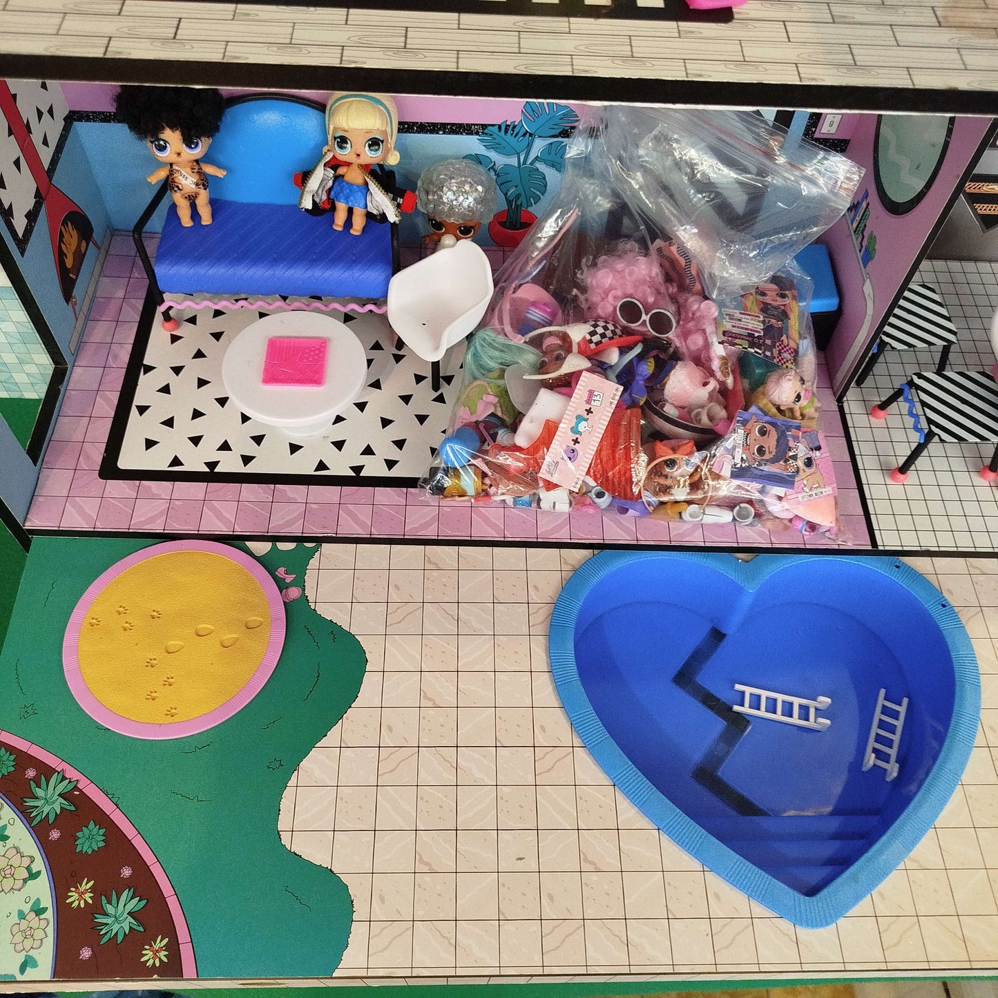 L.O.L. Surprise! Bundle Puppenhaus mit 15+ Puppen & Möbel