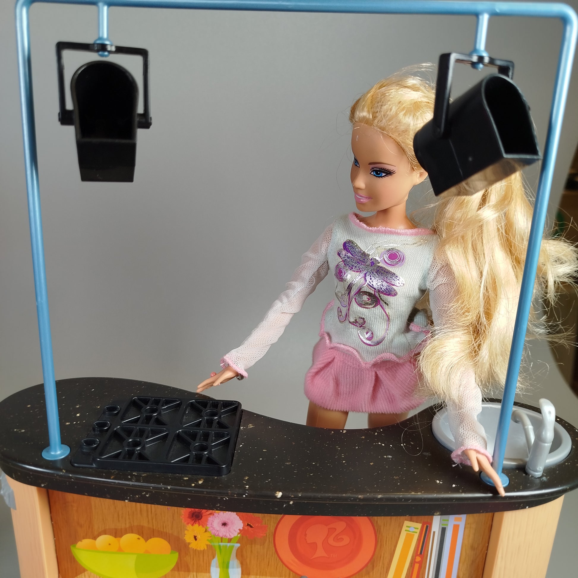 Mattel Barbie Puppen Set - Feenflügel, Miniatur-Küche, Zubehör
