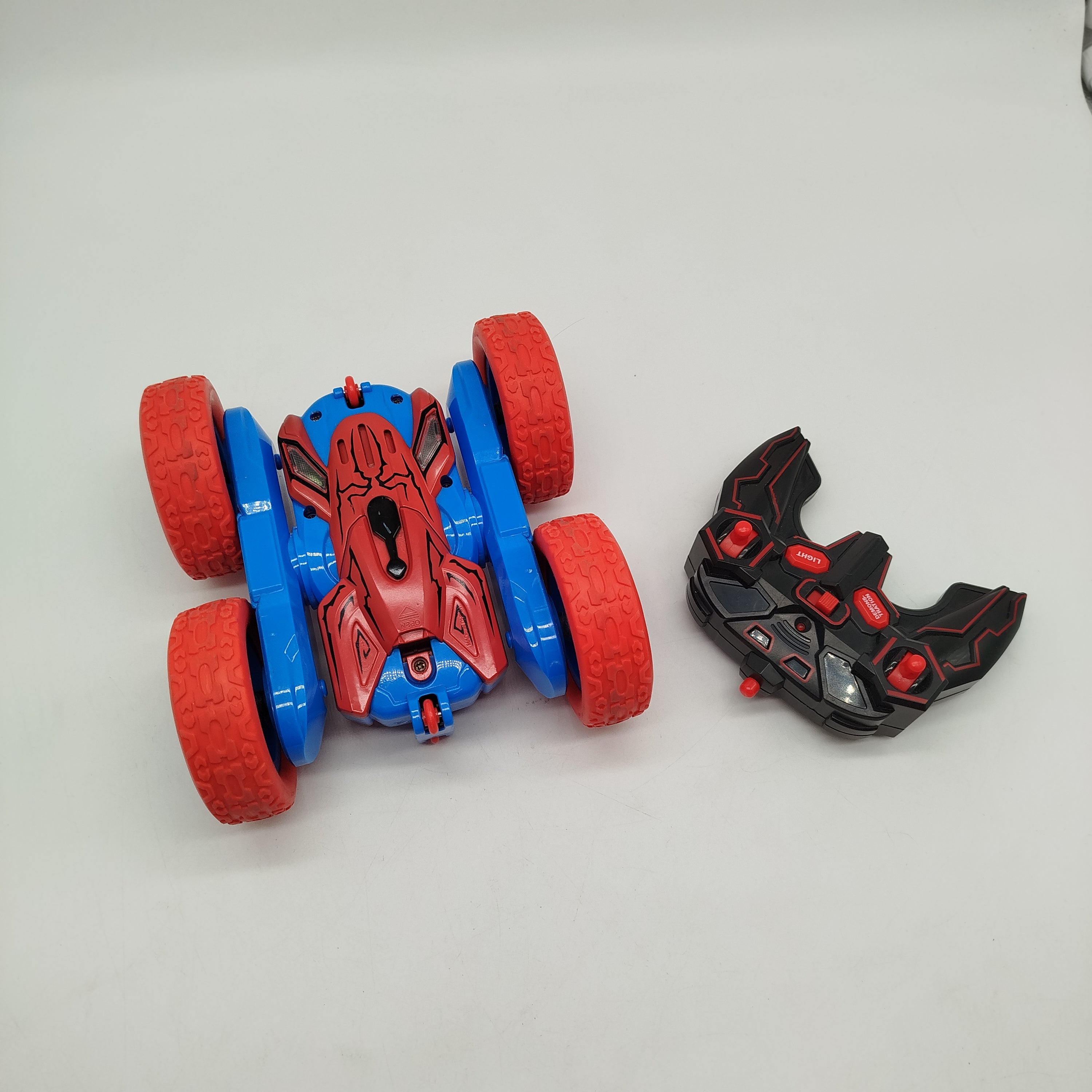 RC Auto mit Fernbedienung – Set aus Fahrzeug & Steuerung