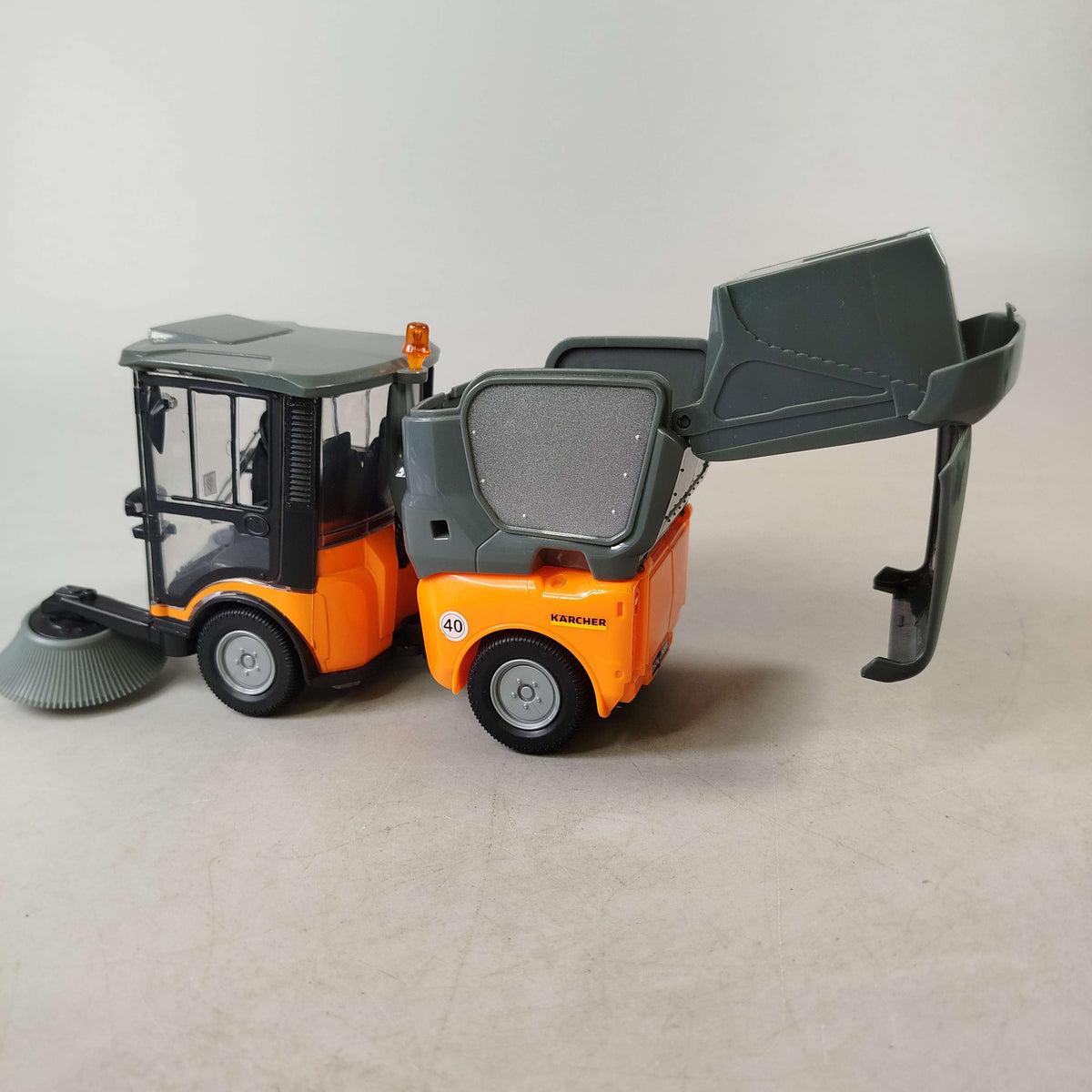 Dickie Toys Straßenkehrmaschine MC 130 Modellauto