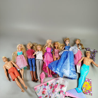 Mattel Modepuppen Set von 09-  Verschiedene Outfits & Accessoires
