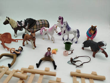 Schleich Figurenset - Pferde, Einhörner, ReiterInnen und Zubehör