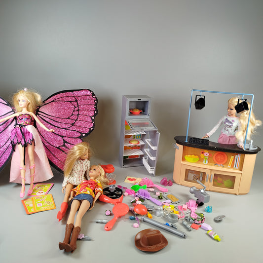 Mattel Barbie Puppen Set - Feenflügel, Miniatur-Küche, Zubehör